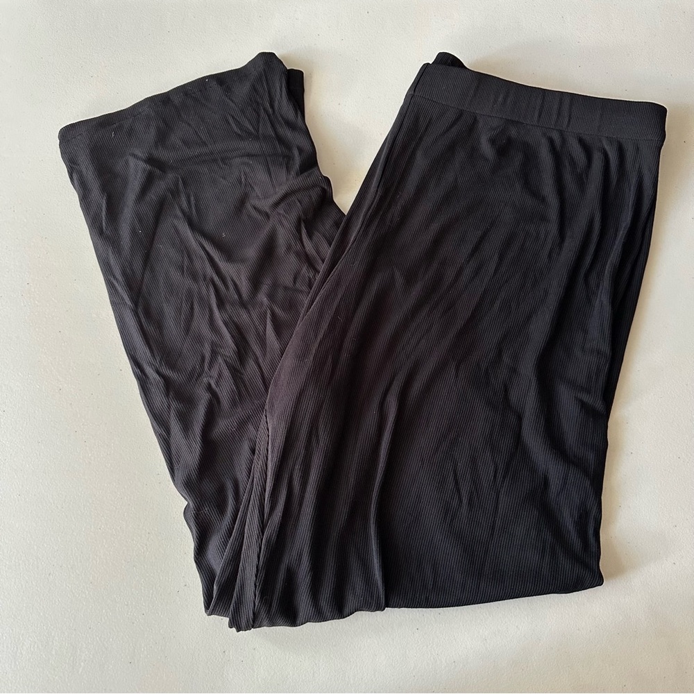 SKIMS Black Leggings